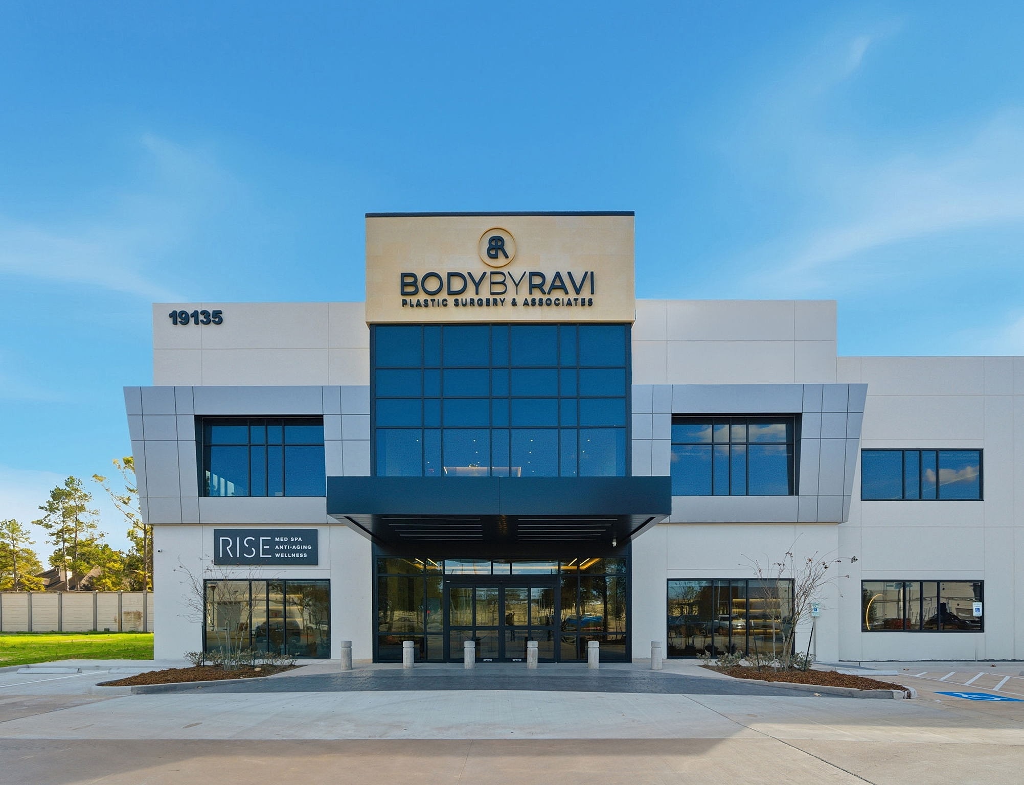 Houston Plastic Surgery Center y RISE Med Spa en 19135 Katy Freeway, Houston, TX